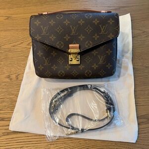 Louis Vuitton Pochette Métis - Monogram